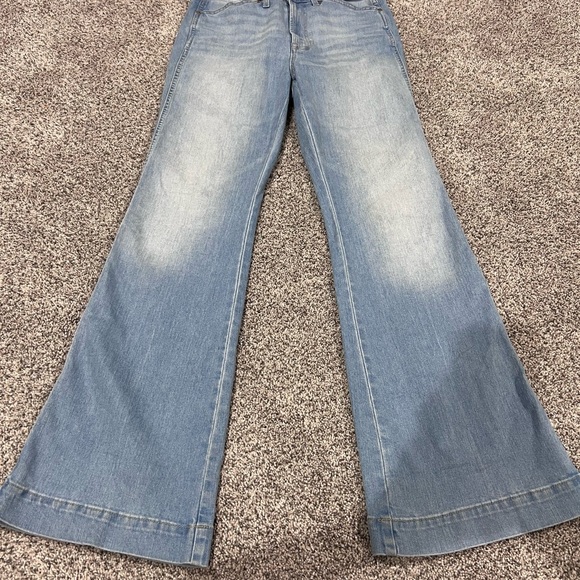 Gap Denim Women’s Light Wash Faded Flare Zip Fly Jeans Size 6 28 R - Picture 1 of 8